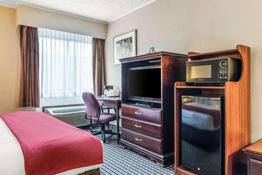 Quality Inn Austintown-Youngstown West Room photo